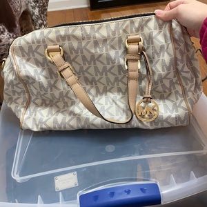 White michael kors purse
